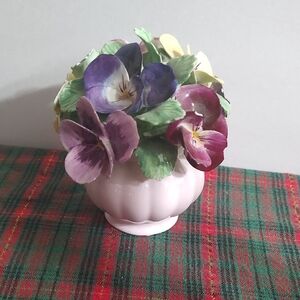 Utterly Bouquet Pansies Leaf Vase Flour Vintage England